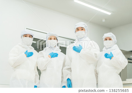 食品加工產業的男女廚師（食品衛生、食品工廠、衛生服飾、衛生管理） 138255685