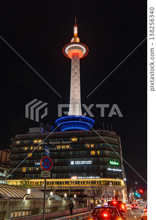日本京都京都站夜景京都塔 138256340