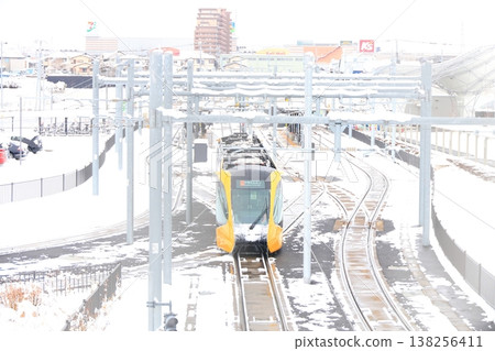 宇都宮平石站“輕軌與雪景” 宇都宮平石站“輕軌與雪景” 138256411