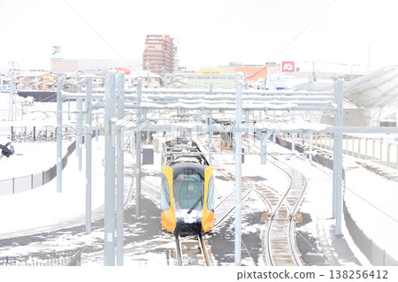 Utsunomiya Hiraishi Station "Light Rail and Snow Scenery" Utsunomiya Hiraishi Station "Light Rail and Snow Scenery" 138256412
