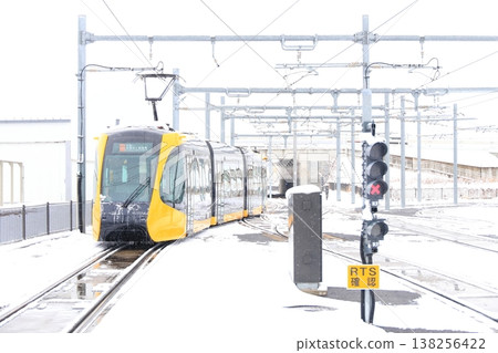Utsunomiya Hiraishi Station "Light Rail and Snow Scenery" Utsunomiya Hiraishi Station "Light Rail and Snow Scenery" 138256422