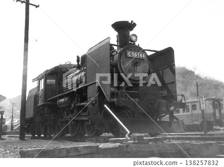 A C56 type locomotive waiting at Koumi Station on the Koumi Line. 138257832