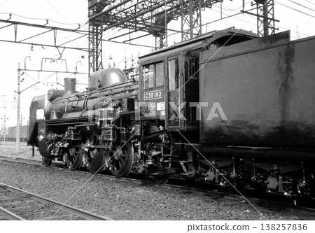 C58型機車停放在機車庫。 138257836