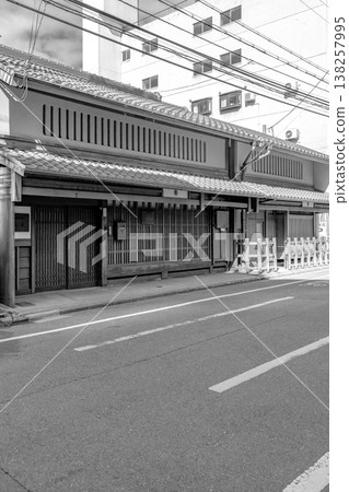 Kyoto City Designated Tangible Cultural Property: Nagae Family Residence (a typical Kyoto townhouse) - A kimono wholesaler established during the Bunsei era, rebuilt during the Keio era. Used for newspapers and magazines. Kyoto City Designated Tangible Cultural Property: Nagae Family Residence (a typical Kyoto townhouse) - A kimono wholesaler established during the Bunsei era, rebuilt during the Keio era. Used for newspapers and magazines. 138257995