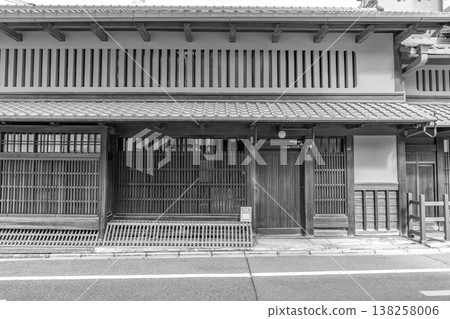 重要文化財產:杉本家宅,京都町屋(有凸窗、平窗、狗柵欄窗和防蟲窗)-京都文化與傳統-報紙雜誌供稿 重要文化財產:杉本家宅,京都町屋(有凸窗、平窗、狗柵欄窗和防蟲窗)-京都文化與傳統-報紙雜誌供稿 138258006