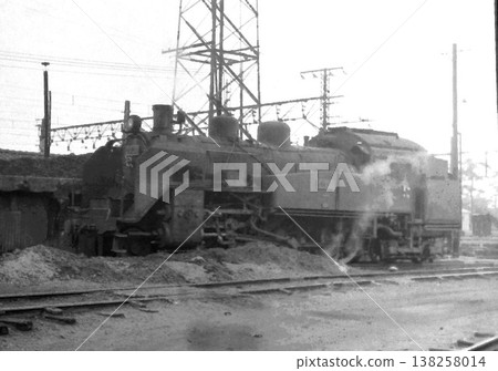 C11型機車停放在機車庫。 138258014