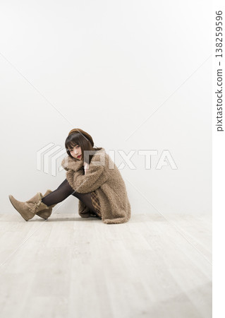 Woman     138259596