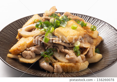 Stir-fried pork, deep-fried tofu, and lotus root. 138260078