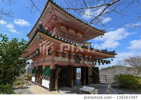 【奈良】在坪坂寺,一年一度的雛曼陀羅祭是有趣的活動,您可以在這裡尋找有趣的雛人偶。 【奈良】在坪坂寺,一年一度的雛曼陀羅祭是有趣的活動,您可以在這裡尋找有趣的雛人偶。 138261497