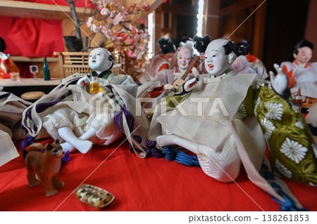 [Nara] At Tsubosaka-dera Temple, the annual Hina Mandala Festival is a fun event where you can enjoy searching for interesting Hina dolls. 138261853