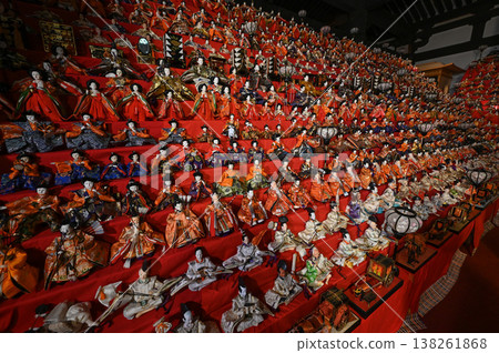 【奈良】在坪坂寺,一年一度的雛曼陀羅祭是有趣的活動,您可以在這裡尋找有趣的雛人偶。 【奈良】在坪坂寺,一年一度的雛曼陀羅祭是有趣的活動,您可以在這裡尋找有趣的雛人偶。 138261868