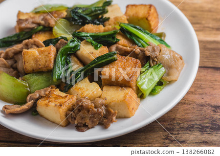 Stir-fried komatsuna (Japanese mustard spinach), fried tofu, and pork 138266082