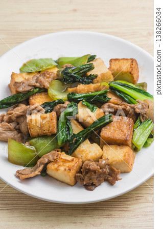 Stir-fried komatsuna (Japanese mustard spinach), fried tofu, and pork Stir-fried komatsuna (Japanese mustard spinach), fried tofu, and pork 138266084