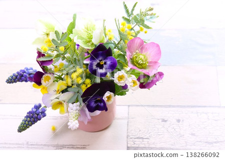 Colorful spring flowers arranged in a cup 138266092