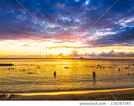 太陽套夏威夷威基基海灘 138267345