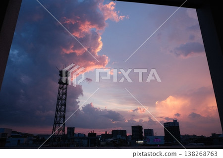 Dramatic Sunset Over City Skyline Towers Dramatic Sunset Over City Skyline Towers 138268763