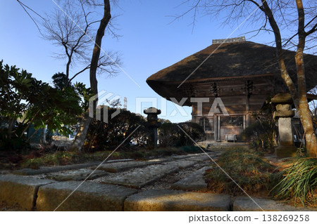 Romantic Ibaraki (The large thatched-roof Amida Hall of Manpukuji Temple. This is the "Jogyo Hall" where the practice of Jogyo Samadhi is practiced.) Namegata City 138269258