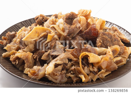 Beef tendons (pre-boiled) 138269856