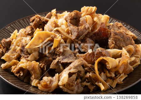 Beef tendons (pre-boiled) 138269858