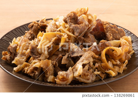 Beef tendons (pre-boiled) 138269861