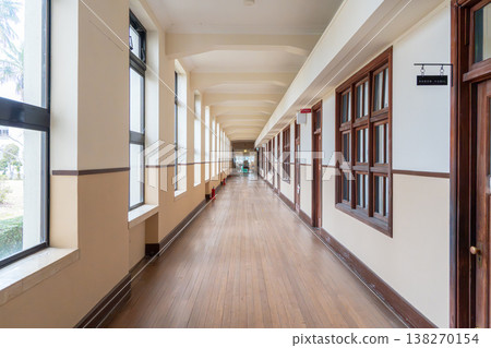 復古西式建築的走廊 復古西式建築的走廊 138270154