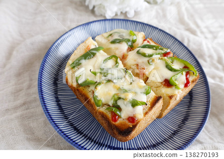 Thick-cut pizza toast with a fabric background 138270193