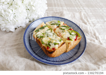 Thick-cut pizza toast with a fabric background 138270194