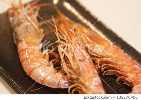 Salt-grilled shrimp 138270406