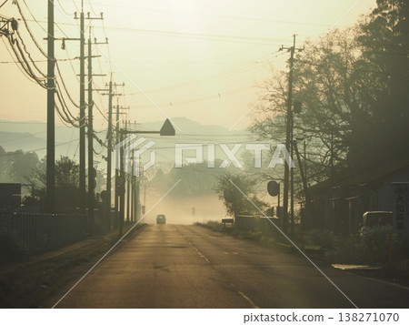 晨霧中的道路 138271070