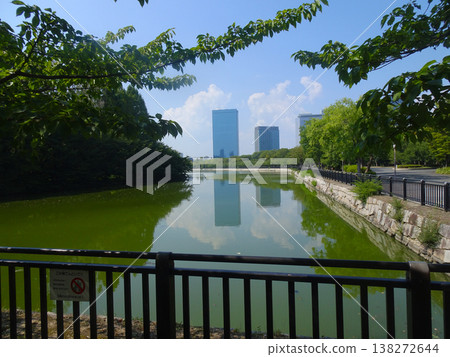 大阪城公園護城河及週邊建築（大阪府大阪市中央區） 138272644