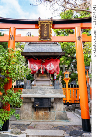 Tatsumi Shrine (Tatsumi Daimyojin) on Shinbashi Street in Gion, Kyoto: Benefits for business prosperity and improvement in performing arts (a shrine deeply revered by maiko and geiko) 138274343