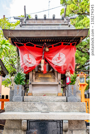 京都祇園新橋通辰巳大名神社：祈求生意興隆、演藝事業進步（深受舞妓和藝妓敬仰的神社） 138274345