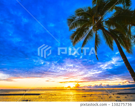 Sun set of Hawaii Waikiki Beach 138275736