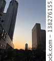 建築物之間的日落 138276155