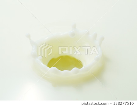 Milk Crown 138277510