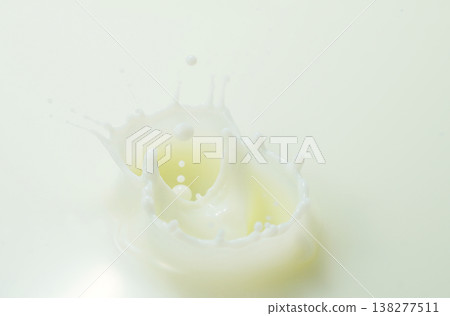 Milk Crown 138277511