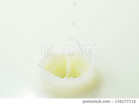 Milk Crown 138277518