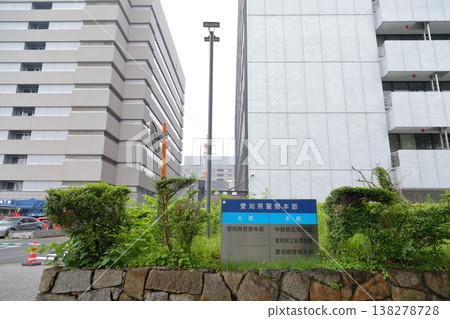 戶外標誌牌指示警察總部及相關機構的位置(愛知縣,愛知縣警察總部) 戶外標誌牌指示警察總部及相關機構的位置(愛知縣,愛知縣警察總部) 138278728