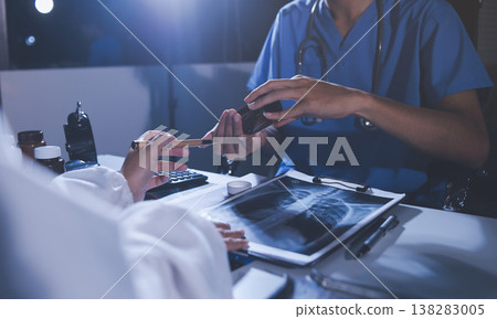 Doctors are meeting at the hospital to discuss treatment options and share experiences with colleagues. Doctors are meeting at the hospital to discuss treatment options and share experiences with colleagues. 138283005
