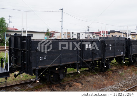 津輕鐵道 Tom 1 型貨車停放在津輕五所川原站 津輕鐵道 Tom 1 型貨車停放在津輕五所川原站 138283294