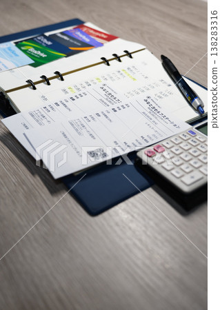 Using discount cards, receipts, and household budget records to show how to cope with rising gasoline prices and protect your household budget. Using discount cards, receipts, and household budget records to show how to cope with rising gasoline prices and protect your household budget. 138283316