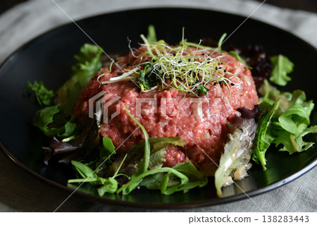 The raw minced meat French tartare The raw minced meat French tartare 138283443