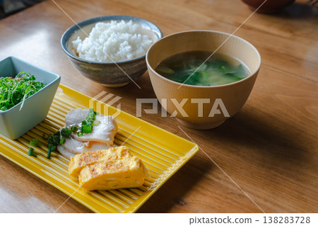 A clean and refreshing Japanese breakfast set: Chicken breast and omelet A clean and refreshing Japanese breakfast set: Chicken breast and omelet 138283728