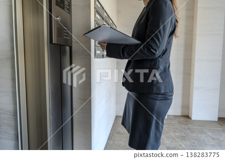 Businessman with files 138283775