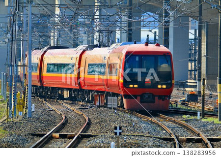 從新宿站出發，沿著東北本線疾馳前往日光…直達特快列車[253系] 138283956