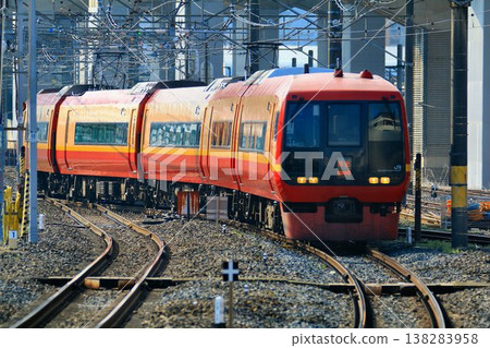 從新宿站出發，沿著東北本線疾馳前往日光…直達特快列車[253系] 138283958