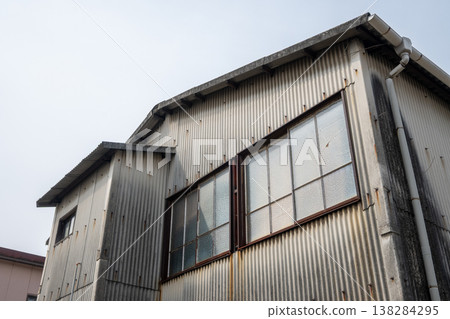 日本岡山縣倉敷市兒島的一座古老而美麗的建築 138284295