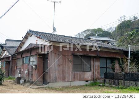 日本岡山縣倉敷市兒島的一座古老而美麗的建築 日本岡山縣倉敷市兒島的一座古老而美麗的建築 138284305