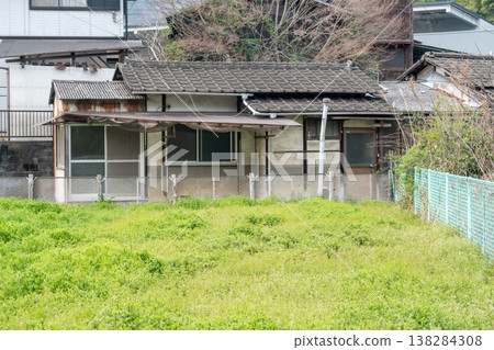 日本岡山縣倉敷市兒島的一座古老而美麗的建築 138284308