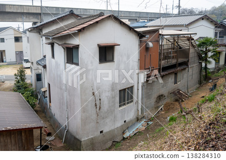 日本岡山縣倉敷市兒島的一座古老而美麗的建築 138284310